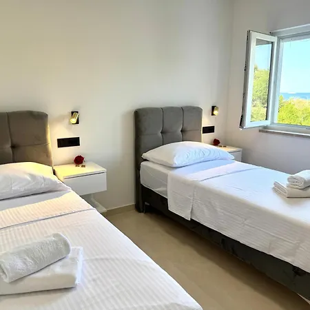 Blue Horizon Luxury Seafront Apartment-2 Bathrooms, Free Parking, Znjan Apartment