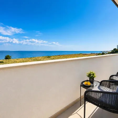 Blue Horizon Luxury Seafront Apartment-2 Bathrooms, Free Parking, Znjan