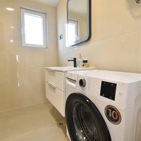 Blue Horizon Luxury Seafront Apartment-2 Bathrooms, Free Parking, Znjan